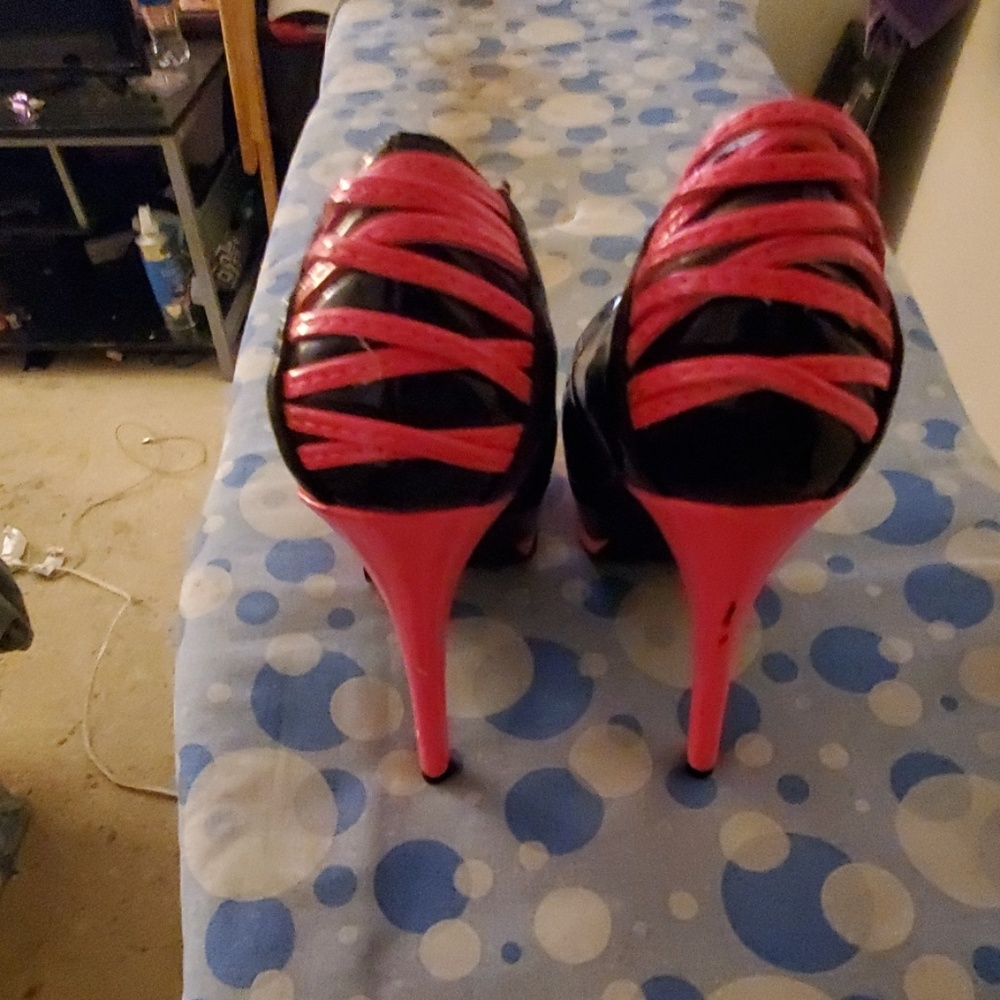 Shoes - Picture 3 of 4